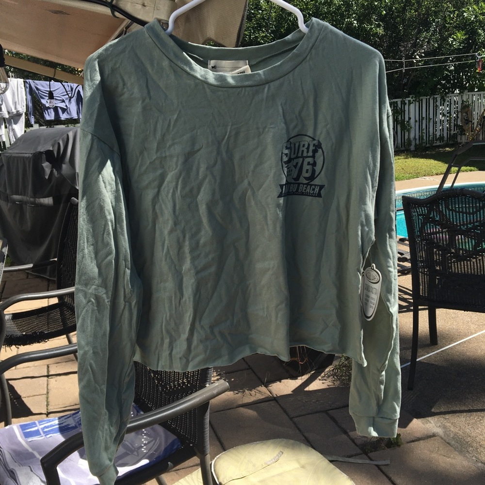 Green crop long sleeve